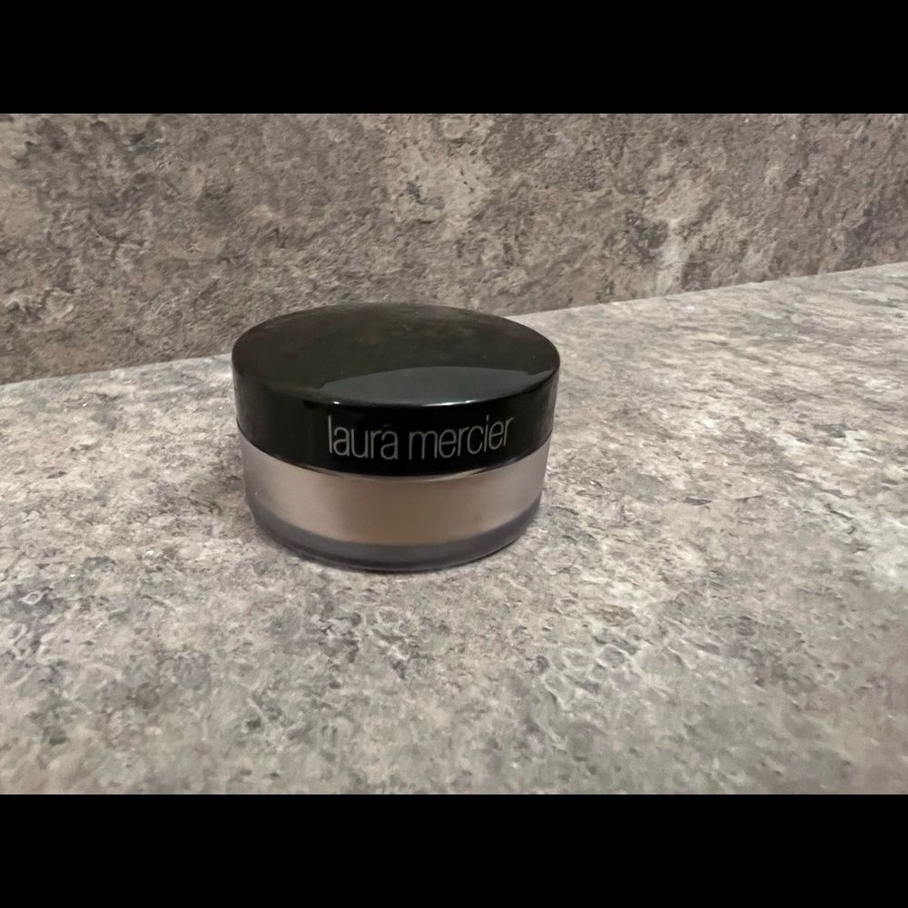 Laura Mercier loose powder